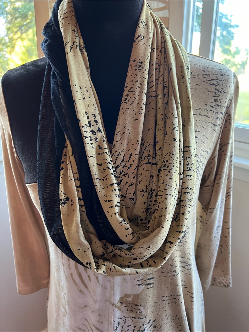 Art Of Cloth Beige and BlackPatterned Women's Scoop Neck Tunic with Scarf